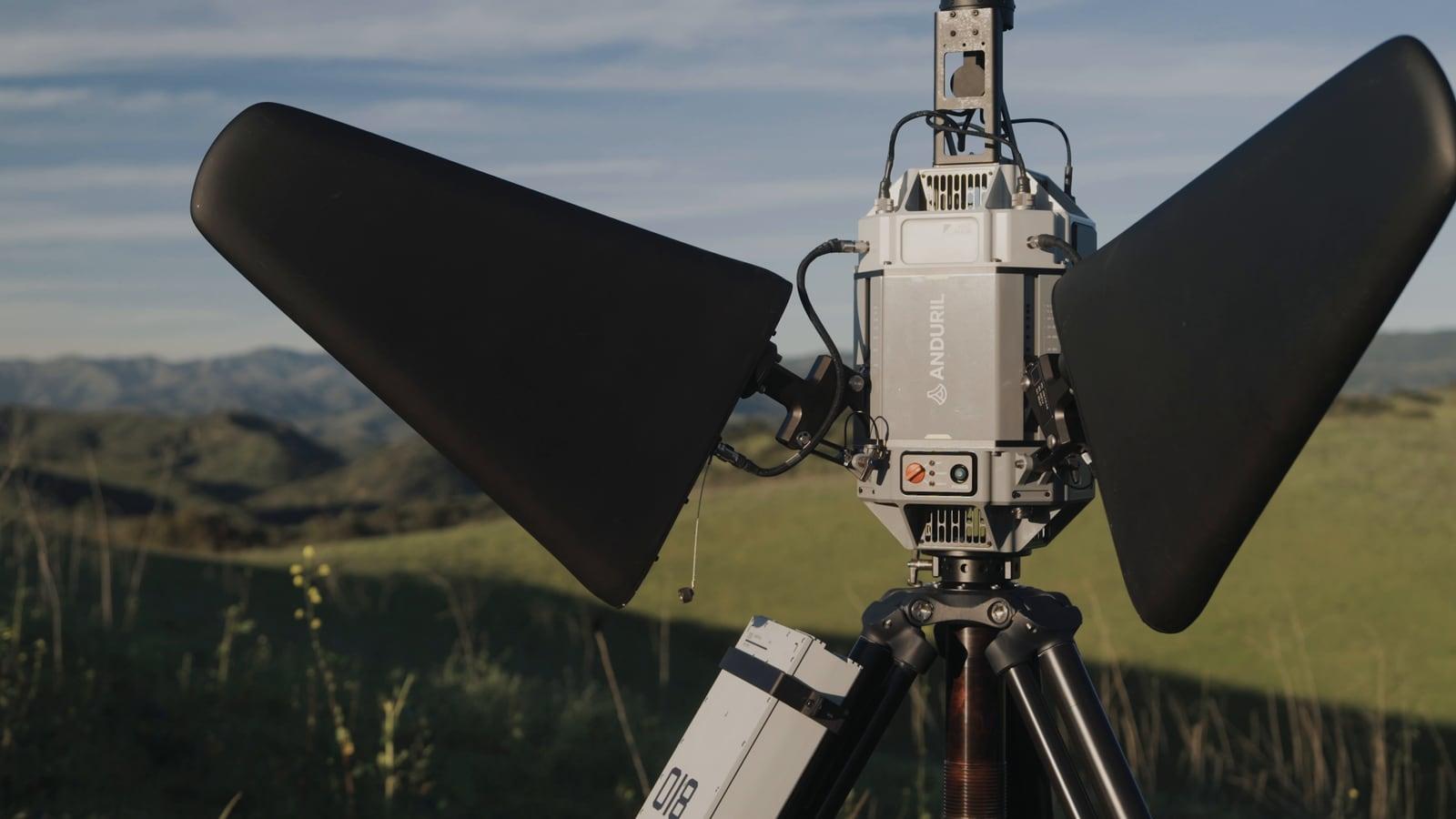 Close view of the Pulsar unit with its two antenna panels
